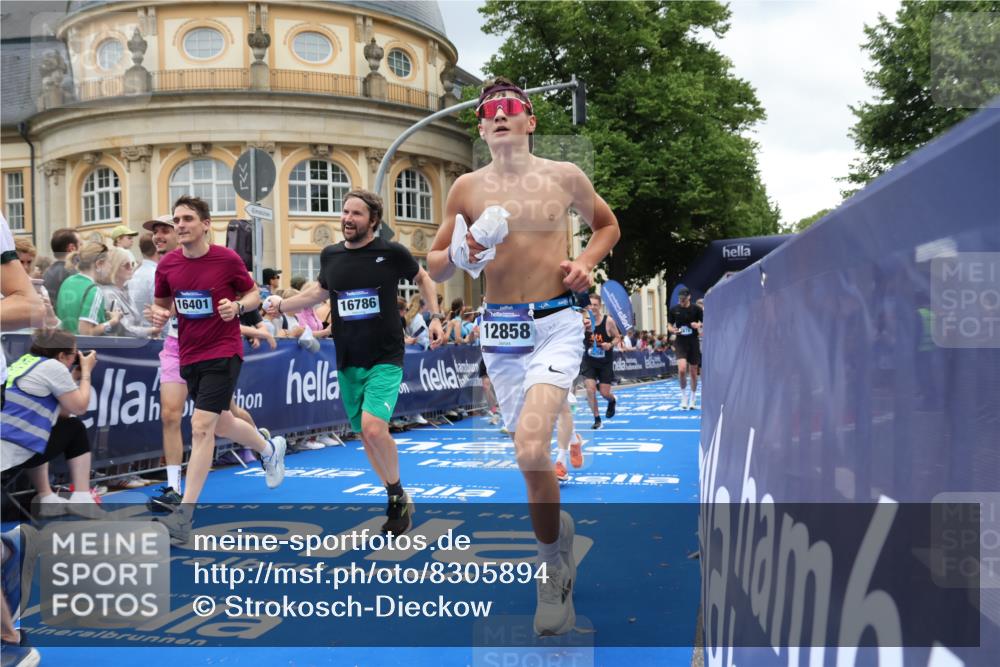 29.06.2025 - hella hamburg halbmarathon Strokosch-Dieckow http://msf.ph/oto/8305894 29.06.2025 10:55:50 Ziel 1179, 2612, 3256, 3668, 4772, 5021, 6569, 7147, 7221, 7976, 8968, 9246, 10084, 12858, 13474, 14365, 15868, 15884, 16401, 16434, 16786, 18125, 18867, 19047 meine-sportfotos.de