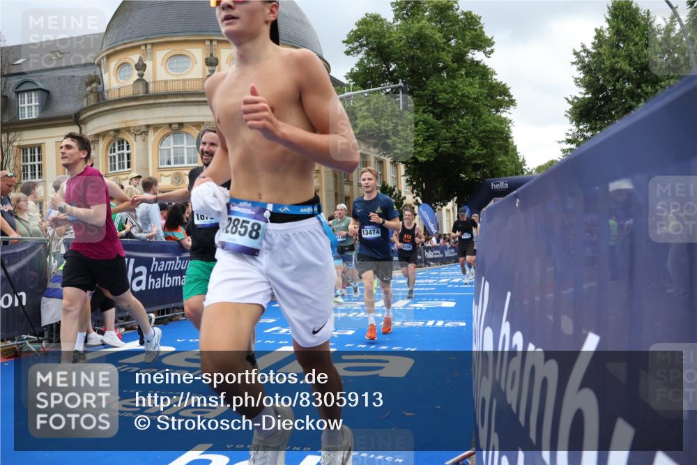 29.06.2025 - hella hamburg halbmarathon Strokosch-Dieckow http://msf.ph/oto/8305913 29.06.2025 10:55:50 Ziel 1179, 2612, 3256, 3668, 4772, 5021, 6569, 7147, 7221, 7976, 8968, 9246, 10084, 12858, 13474, 14365, 15868, 15884, 16401, 16434, 16786, 18125, 18867, 19047 meine-sportfotos.de