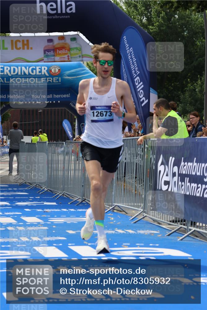 29.06.2025 - hella hamburg halbmarathon Strokosch-Dieckow http://msf.ph/oto/8305932 29.06.2025 10:15:31 Ziel 12673 meine-sportfotos.de