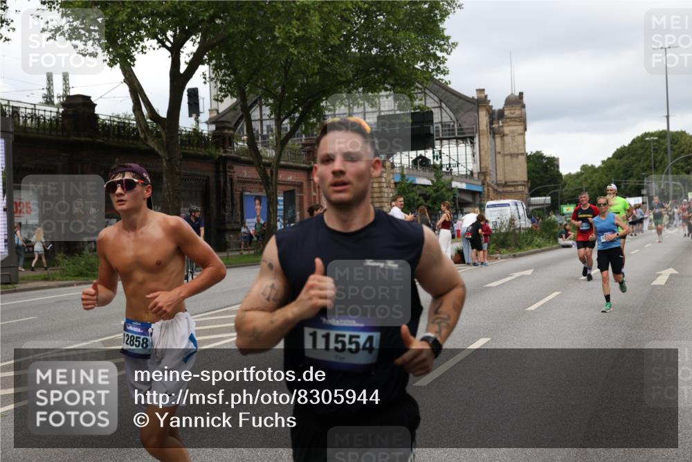 29.06.2025 - hella hamburg halbmarathon Yannick Fuchs http://msf.ph/oto/8305944 29.06.2025 10:50:17 20KM 1877, 2083, 2378, 2741, 3042, 4152, 4594, 4813, 5287, 5570, 5721, 5744, 6759, 7037, 7547, 7646, 8311, 8330, 8968, 8996, 9246, 9622, 9884, 9903, 10084, 10093, 10665, 11143, 11554, 11638, 11870, 12590, 12858, 13691, 14408, 14588, 14867, 15134, 15407, 16008, 16009, 16043, 16121, 16620, 16625, 16679, 17268, 17468, 17660, 17993, 18117, 18531, 18634, 18867, 18899, 18966 meine-sportfotos.de