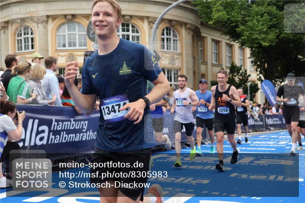 29.06.2025 - hella hamburg halbmarathon Strokosch-Dieckow http://msf.ph/oto/8305983 29.06.2025 10:55:51 Ziel 1179, 2612, 3256, 3668, 4772, 5021, 6569, 7147, 7221, 7976, 8968, 9246, 10084, 12858, 13474, 14365, 14867, 15184, 15868, 15884, 16401, 16434, 16786, 18125, 18867, 19047 meine-sportfotos.de