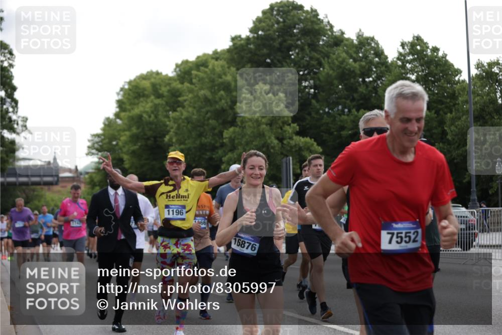 29.06.2025 - hella hamburg halbmarathon Jannik Wohlers http://msf.ph/oto/8305997 29.06.2025 10:37:47 Lombardsbrücke 1196, 1394, 1457, 1596, 1742, 1901, 1966, 2113, 2498, 2786, 3010, 3242, 3338, 3635, 3636, 3716, 3880, 4414, 4921, 5300, 5713, 6199, 6200, 6751, 6930, 7118, 7165, 7552, 7629, 7868, 7914, 8198, 8199, 8539, 8615, 8696, 9350, 9391, 10025, 10584, 11152, 11421, 11479, 11812, 12573, 12675, 12892, 12997, 13103, 13442, 13833, 14016, 14163, 14406, 15329, 15355, 15417, 15562, 15762, 16061, 16220, 16465, 16658, 16876, 16942, 17053, 18572, 18592, 18937 meine-sportfotos.de