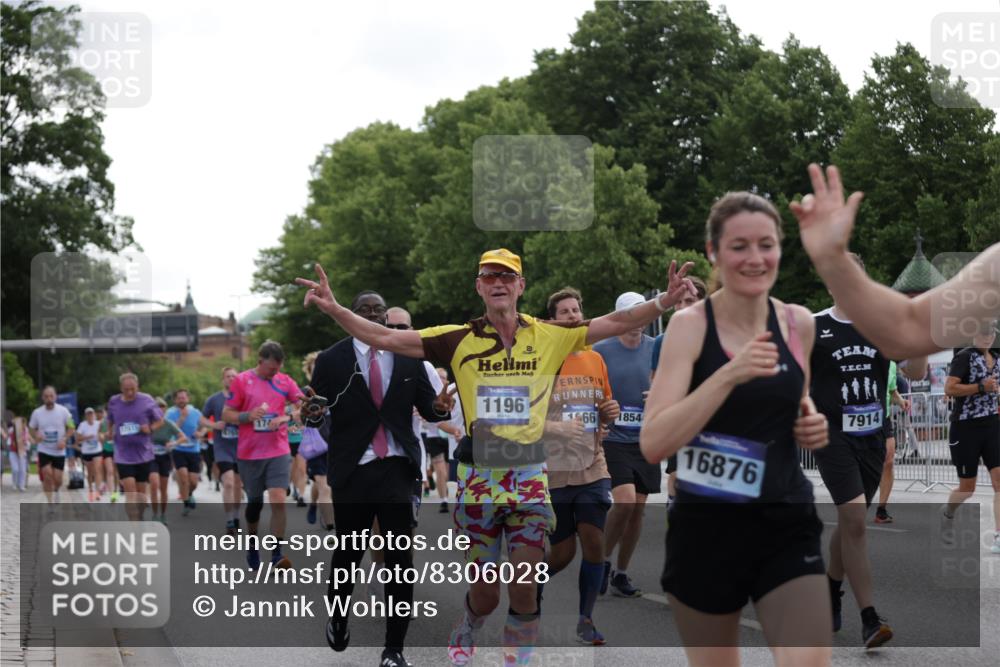 29.06.2025 - hella hamburg halbmarathon Jannik Wohlers http://msf.ph/oto/8306028 29.06.2025 10:37:48 Lombardsbrücke 1196, 1394, 1457, 1596, 1742, 1791, 1901, 1966, 2113, 2498, 2786, 3010, 3242, 3338, 3635, 3636, 3716, 3880, 4414, 4921, 5300, 5713, 6199, 6200, 6751, 6930, 7118, 7165, 7552, 7629, 7868, 7914, 8198, 8199, 8539, 8615, 8696, 9350, 9391, 10025, 10584, 11152, 11812, 12573, 12675, 12677, 12892, 12997, 13103, 13442, 13833, 14016, 14163, 14406, 15101, 15329, 15355, 15417, 15562, 15762, 16061, 16220, 16465, 16658, 16876, 16942, 17053, 18592, 18937 meine-sportfotos.de