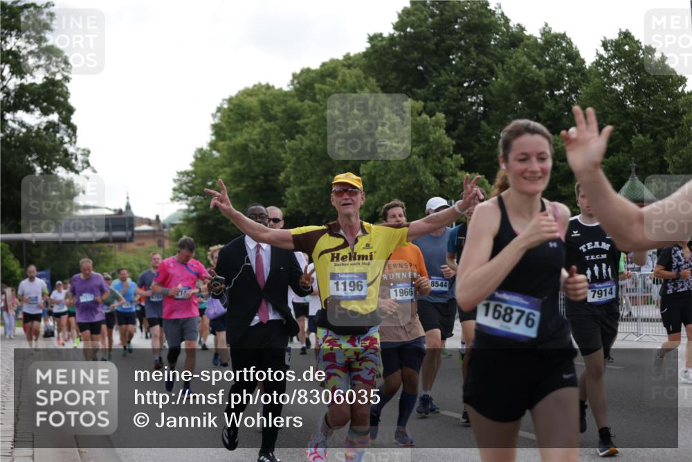 29.06.2025 - hella hamburg halbmarathon Jannik Wohlers http://msf.ph/oto/8306035 29.06.2025 10:37:48 Lombardsbrücke 1196, 1394, 1457, 1596, 1742, 1791, 1901, 1966, 2113, 2498, 2786, 3010, 3242, 3338, 3635, 3636, 3716, 3880, 4414, 4921, 5300, 5713, 6199, 6200, 6751, 6930, 7118, 7165, 7552, 7629, 7868, 7914, 8198, 8199, 8539, 8615, 8696, 9350, 9391, 10025, 10584, 11152, 11812, 12573, 12675, 12677, 12892, 12997, 13103, 13442, 13833, 14016, 14163, 14406, 15101, 15329, 15355, 15417, 15562, 15762, 16061, 16220, 16465, 16658, 16876, 16942, 17053, 18592, 18937 meine-sportfotos.de