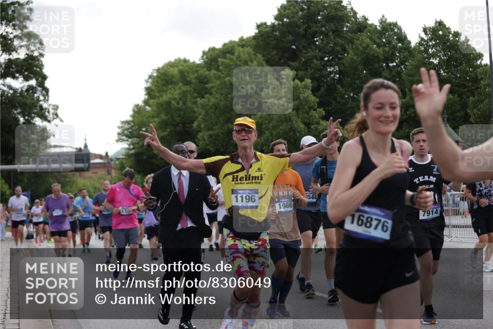 29.06.2025 - hella hamburg halbmarathon Jannik Wohlers http://msf.ph/oto/8306049 29.06.2025 10:37:48 Lombardsbrücke 1196, 1394, 1457, 1596, 1742, 1791, 1901, 1966, 2113, 2498, 2786, 3010, 3242, 3338, 3635, 3636, 3716, 3880, 4414, 4921, 5300, 5713, 6199, 6200, 6751, 6930, 7118, 7165, 7552, 7629, 7868, 7914, 8198, 8199, 8539, 8615, 8696, 9350, 9391, 10025, 10584, 11152, 11812, 12573, 12675, 12677, 12892, 12997, 13103, 13442, 13833, 14016, 14163, 14406, 15101, 15329, 15355, 15417, 15562, 15762, 16061, 16220, 16465, 16658, 16876, 16942, 17053, 18592, 18937 meine-sportfotos.de