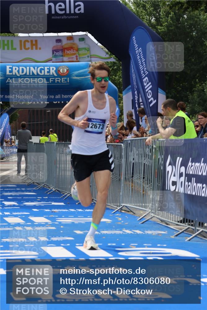 29.06.2025 - hella hamburg halbmarathon Strokosch-Dieckow http://msf.ph/oto/8306080 29.06.2025 10:15:31 Ziel 12673 meine-sportfotos.de