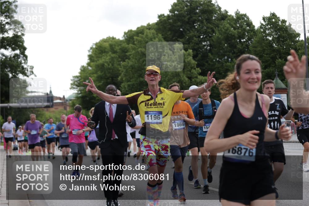 29.06.2025 - hella hamburg halbmarathon Jannik Wohlers http://msf.ph/oto/8306081 29.06.2025 10:37:48 Lombardsbrücke 1196, 1394, 1457, 1596, 1742, 1791, 1901, 1966, 2113, 2498, 2786, 3010, 3242, 3338, 3635, 3636, 3716, 3880, 4414, 4921, 5300, 5713, 6199, 6200, 6751, 6930, 7118, 7165, 7552, 7629, 7868, 7914, 8198, 8199, 8539, 8615, 8696, 9350, 9391, 10025, 10584, 11152, 11812, 12573, 12675, 12677, 12892, 12997, 13103, 13442, 13833, 14016, 14163, 14406, 15101, 15329, 15355, 15417, 15562, 15762, 16061, 16220, 16465, 16658, 16876, 16942, 17053, 18592, 18937 meine-sportfotos.de