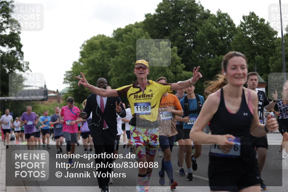29.06.2025 - hella hamburg halbmarathon Jannik Wohlers http://msf.ph/oto/8306088 29.06.2025 10:37:48 Lombardsbrücke 1196, 1394, 1457, 1596, 1742, 1791, 1901, 1966, 2113, 2498, 2786, 3010, 3242, 3338, 3635, 3636, 3716, 3880, 4414, 4921, 5300, 5713, 6199, 6200, 6751, 6930, 7118, 7165, 7552, 7629, 7868, 7914, 8198, 8199, 8539, 8615, 8696, 9350, 9391, 10025, 10584, 11152, 11812, 12573, 12675, 12677, 12892, 12997, 13103, 13442, 13833, 14016, 14163, 14406, 15101, 15329, 15355, 15417, 15562, 15762, 16061, 16220, 16465, 16658, 16876, 16942, 17053, 18592, 18937 meine-sportfotos.de