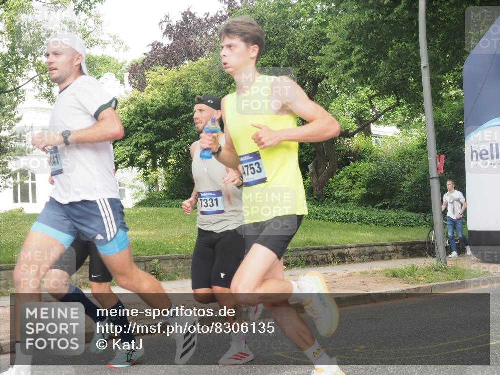 29.06.2025 - hella hamburg halbmarathon KatJ http://msf.ph/oto/8306135 29.06.2025 10:14:32 Zwischen KM18-KM19 7331 meine-sportfotos.de