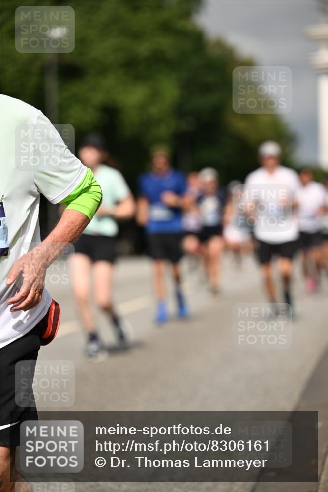 29.06.2025 - hella hamburg halbmarathon Dr. Thomas Lammeyer http://msf.ph/oto/8306161 29.06.2025 10:16:41 Kennedybrücke 1020, 1051, 2531, 2942, 3360, 3363, 4532, 5150, 6489, 7014, 7873, 7907, 8398, 8405, 8917, 9705, 10067, 10402, 10409, 11025 meine-sportfotos.de