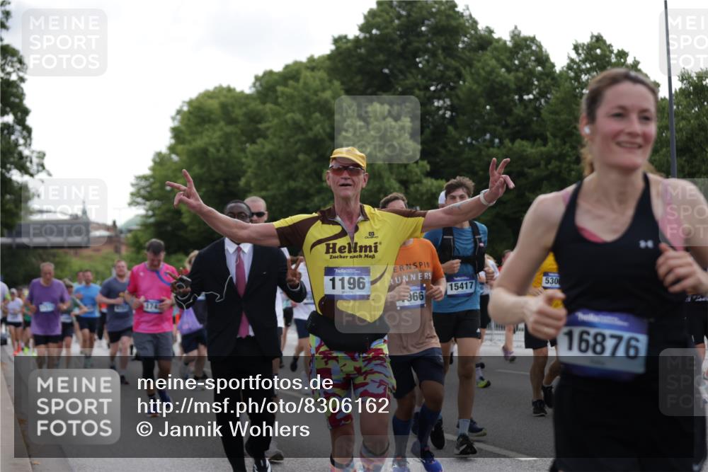 29.06.2025 - hella hamburg halbmarathon Jannik Wohlers http://msf.ph/oto/8306162 29.06.2025 10:37:49 Lombardsbrücke 1196, 1394, 1457, 1596, 1742, 1791, 1901, 1966, 2113, 2498, 2786, 3010, 3242, 3286, 3338, 3635, 3636, 3716, 4414, 4921, 5300, 5713, 6199, 6200, 6751, 6930, 7118, 7165, 7552, 7629, 7868, 7914, 8198, 8199, 8539, 8615, 8696, 8718, 9350, 9391, 10584, 11152, 11812, 12573, 12675, 12677, 12892, 12997, 13103, 13442, 13833, 14016, 14163, 14406, 15101, 15329, 15355, 15417, 15562, 15762, 16061, 16220, 16465, 16658, 16876, 16942, 17053, 18592, 18937 meine-sportfotos.de
