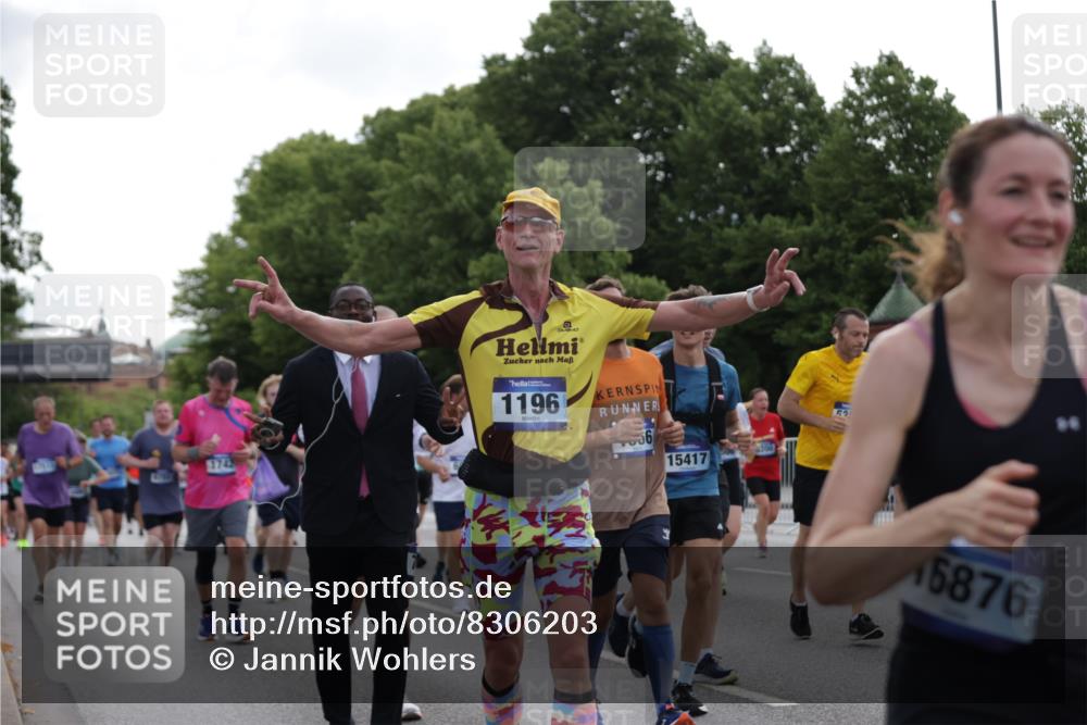 29.06.2025 - hella hamburg halbmarathon Jannik Wohlers http://msf.ph/oto/8306203 29.06.2025 10:37:49 Lombardsbrücke 1196, 1394, 1457, 1596, 1742, 1791, 1901, 1966, 2113, 2498, 2786, 3010, 3242, 3286, 3338, 3635, 3636, 3716, 4414, 4921, 5300, 5713, 6199, 6200, 6751, 6930, 7118, 7165, 7552, 7629, 7868, 7914, 8198, 8199, 8539, 8615, 8696, 8718, 9350, 9391, 10584, 11152, 11812, 12573, 12675, 12677, 12892, 12997, 13103, 13442, 13833, 14016, 14163, 14406, 15101, 15329, 15355, 15417, 15562, 15762, 16061, 16220, 16465, 16658, 16876, 16942, 17053, 18592, 18937 meine-sportfotos.de