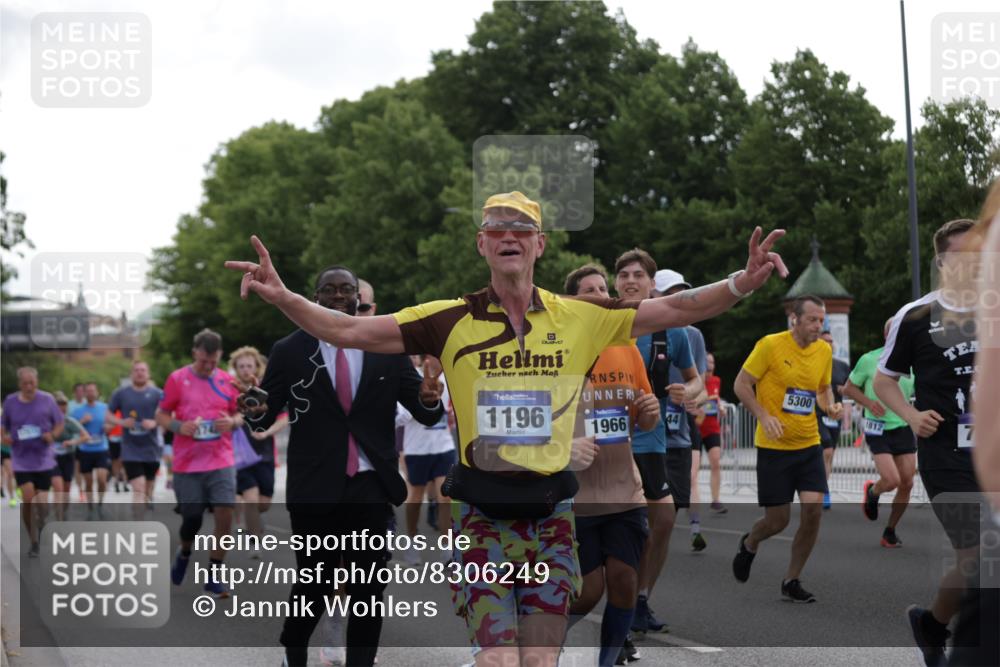29.06.2025 - hella hamburg halbmarathon Jannik Wohlers http://msf.ph/oto/8306249 29.06.2025 10:37:49 Lombardsbrücke 1196, 1394, 1457, 1596, 1742, 1791, 1901, 1966, 2113, 2498, 2786, 3010, 3242, 3286, 3338, 3635, 3636, 3716, 4414, 4921, 5300, 5713, 6199, 6200, 6751, 6930, 7118, 7165, 7552, 7629, 7868, 7914, 8198, 8199, 8539, 8615, 8696, 8718, 9350, 9391, 10584, 11152, 11812, 12573, 12675, 12677, 12892, 12997, 13103, 13442, 13833, 14016, 14163, 14406, 15101, 15329, 15355, 15417, 15562, 15762, 16061, 16220, 16465, 16658, 16876, 16942, 17053, 18592, 18937 meine-sportfotos.de