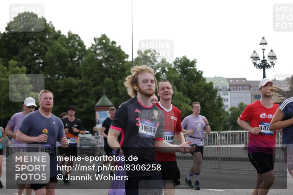 29.06.2025 - hella hamburg halbmarathon Jannik Wohlers http://msf.ph/oto/8306258 29.06.2025 10:37:54 Lombardsbrücke 1196, 1394, 1457, 1596, 1742, 1791, 1966, 2113, 2151, 2498, 3010, 3094, 3095, 3242, 3286, 3338, 3635, 3636, 3716, 3777, 3841, 4159, 4414, 4883, 5085, 5089, 5155, 5300, 5713, 5735, 6199, 6200, 6751, 6930, 7117, 7165, 7552, 7868, 7914, 8539, 8615, 8696, 8718, 9424, 9699, 10584, 11728, 11812, 12116, 12573, 12675, 12677, 12892, 13103, 13200, 13442, 13833, 14016, 14163, 14406, 15101, 15355, 15417, 16061, 16465, 16658, 16708, 16876, 16942, 17053, 17091, 18592 meine-sportfotos.de
