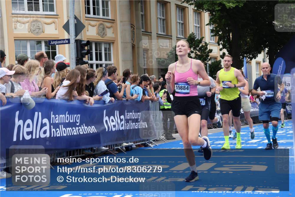 29.06.2025 - hella hamburg halbmarathon Strokosch-Dieckow http://msf.ph/oto/8306279 29.06.2025 10:55:56 Ziel 1179, 1180, 2612, 3042, 3058, 3256, 3668, 4772, 7147, 7976, 8968, 9246, 10084, 14867, 15184, 15868, 15884, 16176, 18212, 18867 meine-sportfotos.de