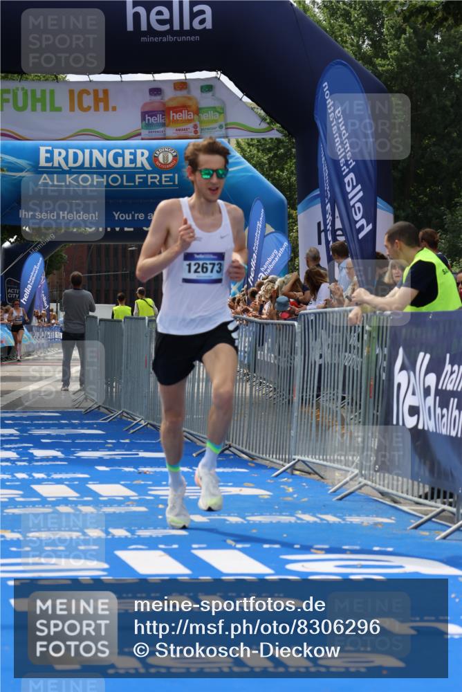 29.06.2025 - hella hamburg halbmarathon Strokosch-Dieckow http://msf.ph/oto/8306296 29.06.2025 10:15:31 Ziel 12673 meine-sportfotos.de