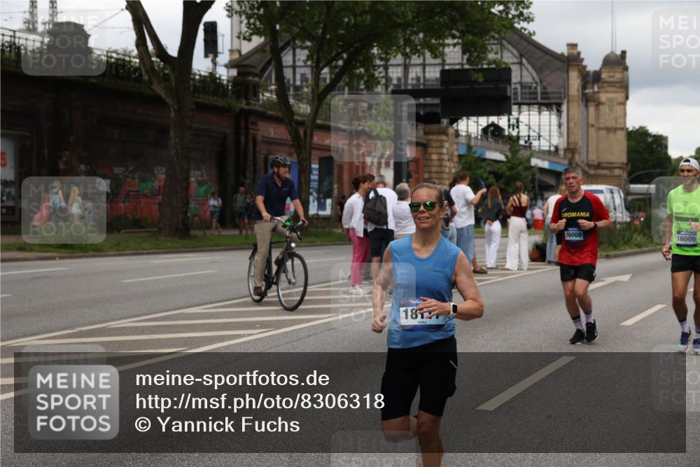 29.06.2025 - hella hamburg halbmarathon Yannick Fuchs http://msf.ph/oto/8306318 29.06.2025 10:50:19 20KM 1583, 1877, 2083, 2378, 2741, 4152, 4594, 4813, 5287, 5418, 5570, 5721, 5744, 6759, 7037, 7547, 7646, 8330, 8968, 8996, 9246, 9622, 9884, 9903, 10084, 10093, 10665, 11143, 11554, 11870, 12590, 12712, 12858, 13691, 14408, 14588, 14867, 15134, 15407, 16008, 16009, 16043, 16121, 16620, 16625, 16679, 17268, 17468, 17660, 17993, 18117, 18531, 18634, 18867, 18899, 18966, 19091 meine-sportfotos.de