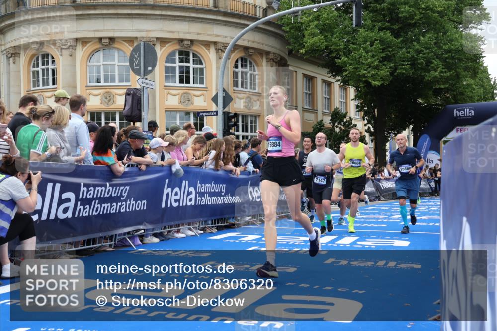 29.06.2025 - hella hamburg halbmarathon Strokosch-Dieckow http://msf.ph/oto/8306320 29.06.2025 10:55:57 Ziel 1180, 2612, 3042, 3058, 3256, 3668, 4772, 7147, 7594, 7976, 8968, 9246, 10084, 14867, 15184, 15868, 15884, 16176, 18212, 18867 meine-sportfotos.de