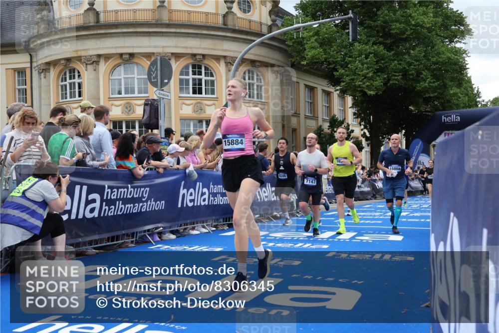 29.06.2025 - hella hamburg halbmarathon Strokosch-Dieckow http://msf.ph/oto/8306345 29.06.2025 10:55:57 Ziel 1180, 2612, 3042, 3058, 3256, 3668, 4772, 7147, 7594, 7976, 8968, 9246, 10084, 14867, 15184, 15868, 15884, 16176, 18212, 18867 meine-sportfotos.de