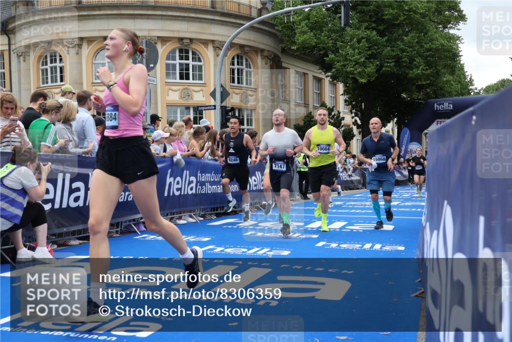29.06.2025 - hella hamburg halbmarathon Strokosch-Dieckow http://msf.ph/oto/8306359 29.06.2025 10:55:57 Ziel 1180, 2612, 3042, 3058, 3256, 3668, 4772, 7147, 7594, 7976, 8968, 9246, 10084, 14867, 15184, 15868, 15884, 16176, 18212, 18867 meine-sportfotos.de