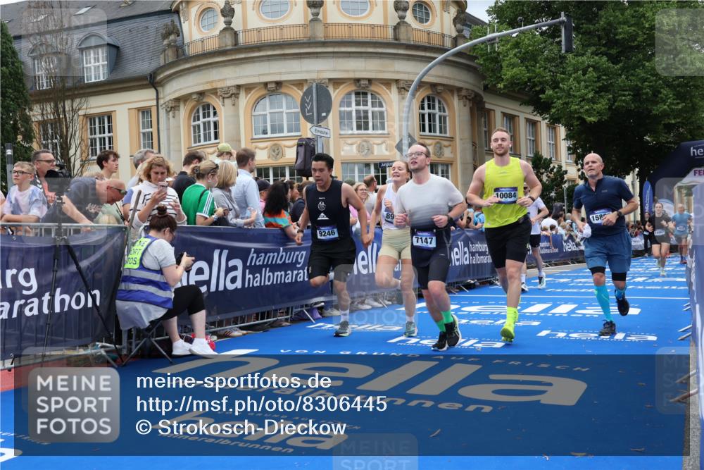 29.06.2025 - hella hamburg halbmarathon Strokosch-Dieckow http://msf.ph/oto/8306445 29.06.2025 10:55:58 Ziel 1180, 2612, 3042, 3058, 3668, 4772, 7147, 7594, 7976, 8968, 9246, 10084, 14867, 15184, 15868, 15884, 16176, 17640, 18212 meine-sportfotos.de