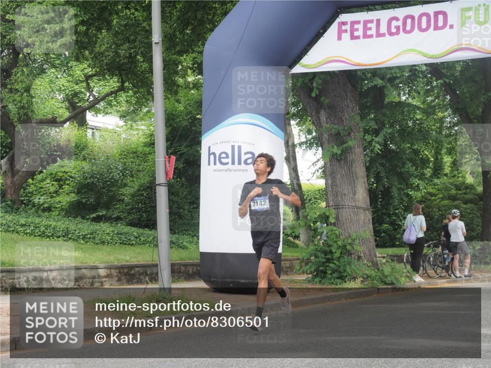 29.06.2025 - hella hamburg halbmarathon KatJ http://msf.ph/oto/8306501 29.06.2025 10:14:35 Zwischen KM18-KM19 7331, 7855 meine-sportfotos.de
