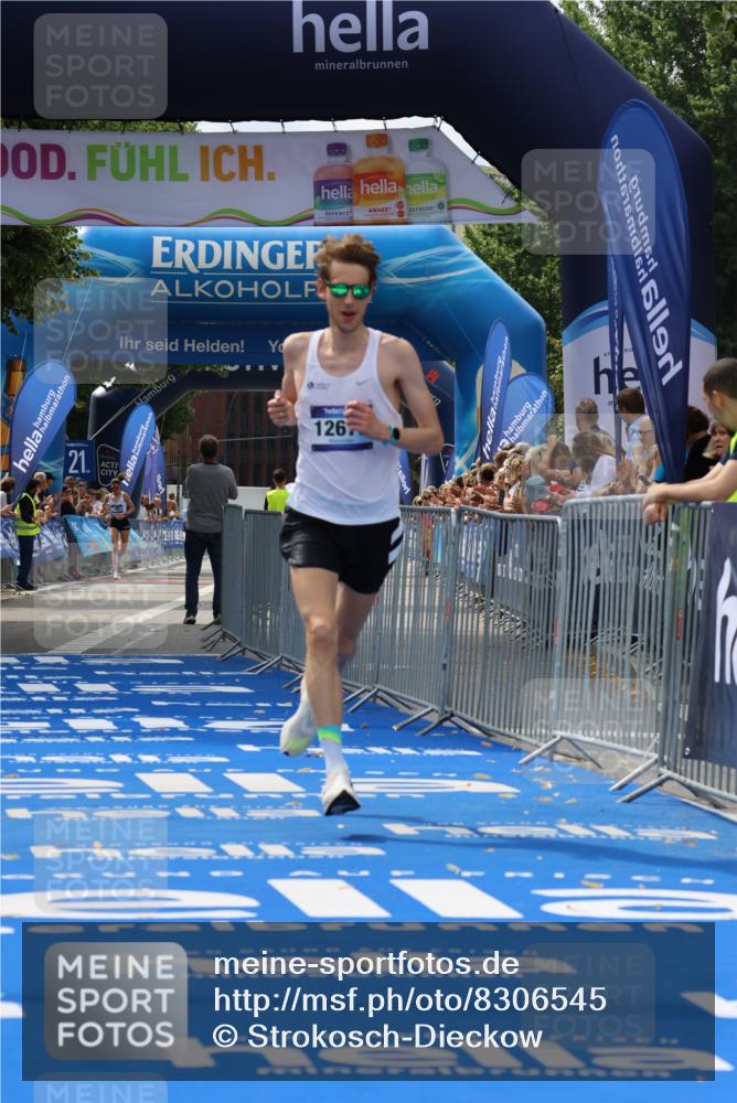 29.06.2025 - hella hamburg halbmarathon Strokosch-Dieckow http://msf.ph/oto/8306545 29.06.2025 10:15:31 Ziel 12673 meine-sportfotos.de