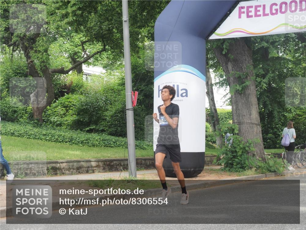 29.06.2025 - hella hamburg halbmarathon KatJ http://msf.ph/oto/8306554 29.06.2025 10:14:36 Zwischen KM18-KM19 7142, 7331, 7855 meine-sportfotos.de