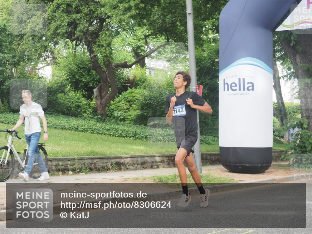 29.06.2025 - hella hamburg halbmarathon KatJ http://msf.ph/oto/8306624 29.06.2025 10:14:36 Zwischen KM18-KM19 7142, 7331, 7855 meine-sportfotos.de