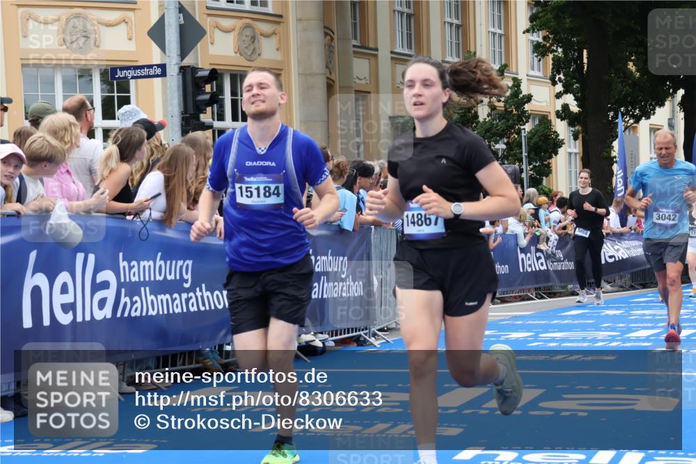 29.06.2025 - hella hamburg halbmarathon Strokosch-Dieckow http://msf.ph/oto/8306633 29.06.2025 10:56:01 Ziel 1180, 3042, 3058, 4594, 4813, 5492, 5570, 7147, 7594, 8330, 8968, 9246, 10084, 12545, 14867, 15184, 15868, 15884, 16176, 17640, 17642, 18212 meine-sportfotos.de