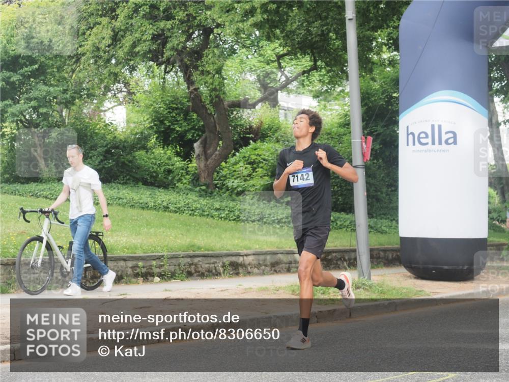29.06.2025 - hella hamburg halbmarathon KatJ http://msf.ph/oto/8306650 29.06.2025 10:14:36 Zwischen KM18-KM19 7142, 7331, 7855 meine-sportfotos.de