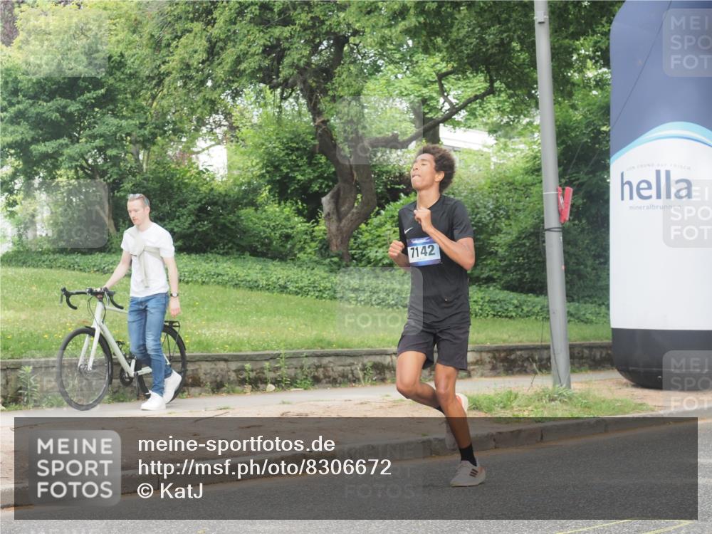 29.06.2025 - hella hamburg halbmarathon KatJ http://msf.ph/oto/8306672 29.06.2025 10:14:36 Zwischen KM18-KM19 7142, 7331, 7855 meine-sportfotos.de