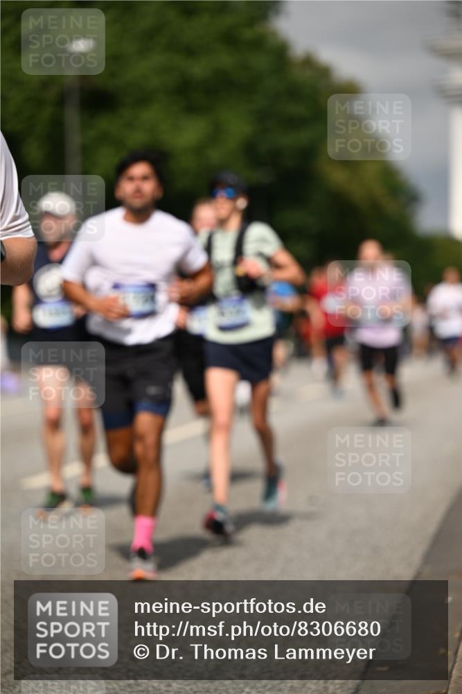 29.06.2025 - hella hamburg halbmarathon Dr. Thomas Lammeyer http://msf.ph/oto/8306680 29.06.2025 10:16:45 Kennedybrücke 1020, 1051, 2531, 2942, 3360, 3363, 4187, 4532, 6489, 7014, 7873, 8398, 8405, 8917, 9705, 10067, 10402, 10409, 11025 meine-sportfotos.de