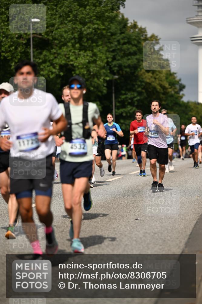 29.06.2025 - hella hamburg halbmarathon Dr. Thomas Lammeyer http://msf.ph/oto/8306705 29.06.2025 10:16:46 Kennedybrücke 1020, 1051, 2531, 2942, 3360, 3363, 4187, 4532, 6489, 7014, 7873, 8398, 8405, 8917, 9705, 10067, 10409, 11025 meine-sportfotos.de