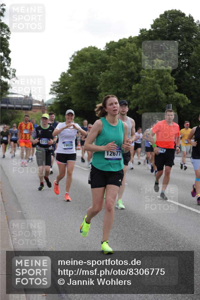 29.06.2025 - hella hamburg halbmarathon Jannik Wohlers http://msf.ph/oto/8306775 29.06.2025 10:37:59 Lombardsbrücke 1196, 1457, 1596, 1721, 1742, 1791, 1966, 2113, 2151, 2498, 3010, 3094, 3095, 3242, 3286, 3338, 3635, 3636, 3716, 3777, 3841, 4139, 4155, 4159, 4883, 5085, 5089, 5155, 5300, 5617, 5684, 5735, 6200, 6751, 6930, 7117, 7371, 7561, 7692, 7868, 7914, 8635, 8718, 9424, 9699, 10584, 11728, 11812, 12116, 12675, 12677, 13000, 13200, 13823, 13833, 14016, 14096, 14406, 15101, 15417, 15644, 16061, 16174, 16214, 16465, 16708, 16942, 17091, 17478, 18709 meine-sportfotos.de
