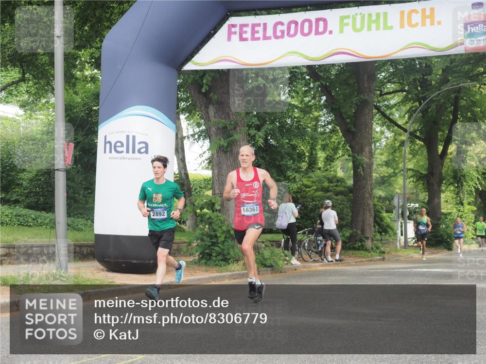 29.06.2025 - hella hamburg halbmarathon KatJ http://msf.ph/oto/8306779 29.06.2025 10:14:39 Zwischen KM18-KM19 2892, 7142, 7855 meine-sportfotos.de