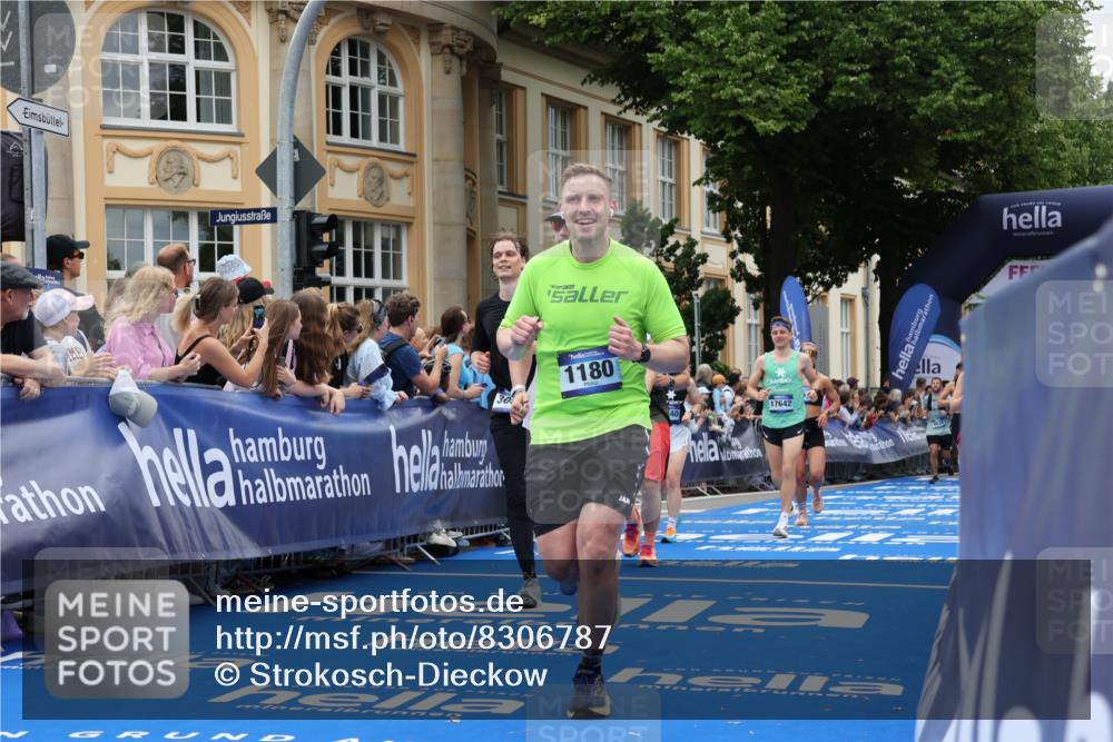 29.06.2025 - hella hamburg halbmarathon Strokosch-Dieckow http://msf.ph/oto/8306787 29.06.2025 10:56:04 Ziel 1180, 3042, 3058, 4594, 4813, 5492, 5570, 7594, 8330, 8639, 9907, 12545, 14363, 14867, 15184, 15868, 16176, 17640, 17642, 18212 meine-sportfotos.de