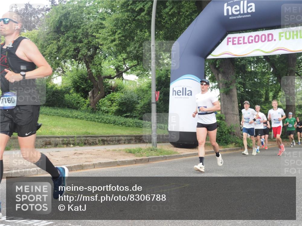 29.06.2025 - hella hamburg halbmarathon KatJ http://msf.ph/oto/8306788 29.06.2025 10:44:05 Zwischen KM18-KM19 1719, 2883, 4951 meine-sportfotos.de