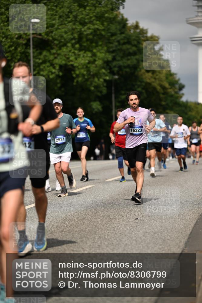 29.06.2025 - hella hamburg halbmarathon Dr. Thomas Lammeyer http://msf.ph/oto/8306799 29.06.2025 10:16:47 Kennedybrücke 1020, 1051, 2531, 2942, 3360, 3363, 4187, 4532, 6489, 7014, 7873, 8398, 8405, 8917, 9705, 10067, 10409, 11025 meine-sportfotos.de