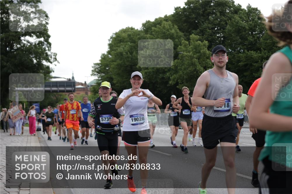 29.06.2025 - hella hamburg halbmarathon Jannik Wohlers http://msf.ph/oto/8306833 29.06.2025 10:38:00 Lombardsbrücke 1457, 1596, 1721, 1742, 1791, 2113, 2151, 2498, 3010, 3094, 3095, 3242, 3286, 3338, 3635, 3636, 3716, 3777, 3841, 4139, 4155, 4159, 4883, 5085, 5089, 5155, 5300, 5617, 5684, 5735, 6200, 6751, 6930, 7117, 7371, 7561, 7692, 7868, 8635, 8718, 9424, 9699, 10584, 11728, 11812, 12116, 12675, 12677, 13000, 13200, 13823, 13833, 14016, 14096, 14406, 15101, 15417, 15644, 16061, 16174, 16214, 16465, 16708, 16942, 17091, 17478, 18709 meine-sportfotos.de