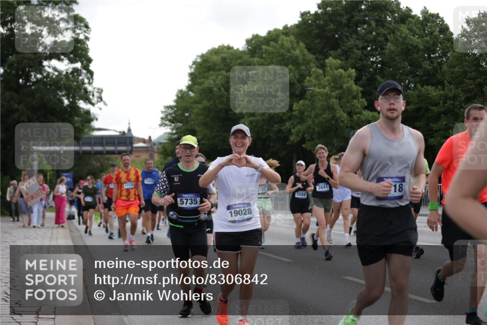 29.06.2025 - hella hamburg halbmarathon Jannik Wohlers http://msf.ph/oto/8306842 29.06.2025 10:38:01 Lombardsbrücke 1457, 1596, 1721, 1742, 1791, 2113, 2151, 2498, 3010, 3094, 3095, 3216, 3286, 3338, 3635, 3636, 3716, 3777, 3841, 4139, 4155, 4159, 4883, 5085, 5089, 5155, 5300, 5617, 5684, 5735, 6200, 6751, 6930, 7117, 7371, 7561, 7692, 7868, 8635, 8718, 9424, 9699, 10584, 11728, 11812, 12116, 12577, 12675, 12677, 13000, 13200, 13823, 13833, 14016, 14096, 14406, 15101, 15417, 15644, 16061, 16174, 16214, 16465, 16708, 16942, 17091, 17478, 18709 meine-sportfotos.de