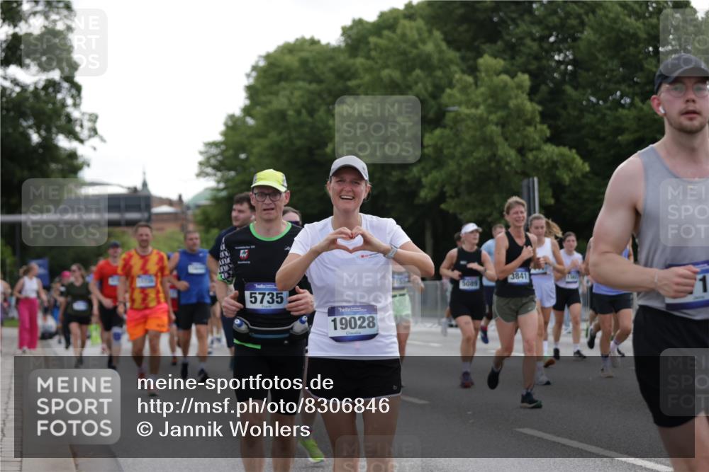 29.06.2025 - hella hamburg halbmarathon Jannik Wohlers http://msf.ph/oto/8306846 29.06.2025 10:38:01 Lombardsbrücke 1457, 1596, 1721, 1742, 1791, 2113, 2151, 2498, 3010, 3094, 3095, 3216, 3286, 3338, 3635, 3636, 3716, 3777, 3841, 4139, 4155, 4159, 4883, 5085, 5089, 5155, 5300, 5617, 5684, 5735, 6200, 6751, 6930, 7117, 7371, 7561, 7692, 7868, 8635, 8718, 9424, 9699, 10584, 11728, 11812, 12116, 12577, 12675, 12677, 13000, 13200, 13823, 13833, 14016, 14096, 14406, 15101, 15417, 15644, 16061, 16174, 16214, 16465, 16708, 16942, 17091, 17478, 18709 meine-sportfotos.de