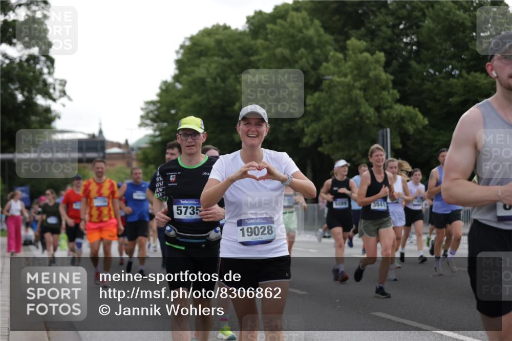29.06.2025 - hella hamburg halbmarathon Jannik Wohlers http://msf.ph/oto/8306862 29.06.2025 10:38:01 Lombardsbrücke 1457, 1596, 1721, 1742, 1791, 2113, 2151, 2498, 3010, 3094, 3095, 3216, 3286, 3338, 3635, 3636, 3716, 3777, 3841, 4139, 4155, 4159, 4883, 5085, 5089, 5155, 5300, 5617, 5684, 5735, 6200, 6751, 6930, 7117, 7371, 7561, 7692, 7868, 8635, 8718, 9424, 9699, 10584, 11728, 11812, 12116, 12577, 12675, 12677, 13000, 13200, 13823, 13833, 14016, 14096, 14406, 15101, 15417, 15644, 16061, 16174, 16214, 16465, 16708, 16942, 17091, 17478, 18709 meine-sportfotos.de