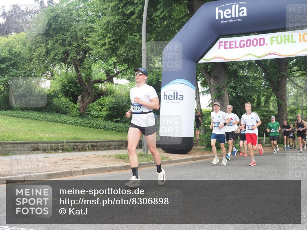29.06.2025 - hella hamburg halbmarathon KatJ http://msf.ph/oto/8306898 29.06.2025 10:44:05 Zwischen KM18-KM19 1719, 2883, 4951 meine-sportfotos.de