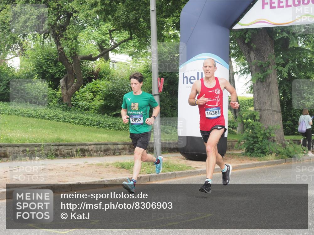 29.06.2025 - hella hamburg halbmarathon KatJ http://msf.ph/oto/8306903 29.06.2025 10:14:40 Zwischen KM18-KM19 2892, 7142, 7855 meine-sportfotos.de
