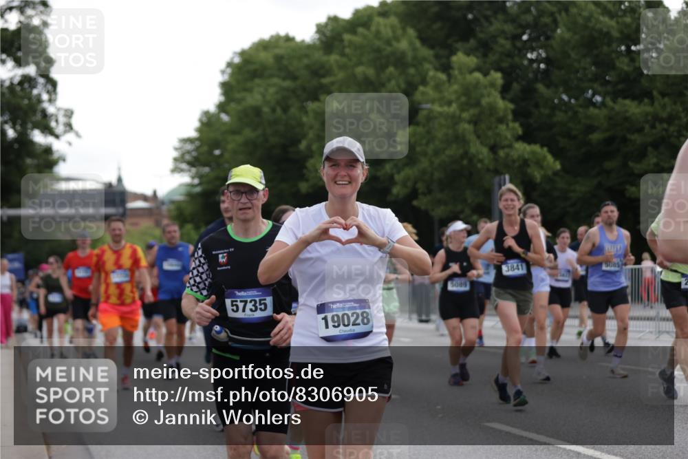 29.06.2025 - hella hamburg halbmarathon Jannik Wohlers http://msf.ph/oto/8306905 29.06.2025 10:38:01 Lombardsbrücke 1457, 1596, 1721, 1742, 1791, 2113, 2151, 2498, 3010, 3094, 3095, 3216, 3286, 3338, 3635, 3636, 3716, 3777, 3841, 4139, 4155, 4159, 4883, 5085, 5089, 5155, 5300, 5617, 5684, 5735, 6200, 6751, 6930, 7117, 7371, 7561, 7692, 7868, 8635, 8718, 9424, 9699, 10584, 11728, 11812, 12116, 12577, 12675, 12677, 13000, 13200, 13823, 13833, 14016, 14096, 14406, 15101, 15417, 15644, 16061, 16174, 16214, 16465, 16708, 16942, 17091, 17478, 18709 meine-sportfotos.de