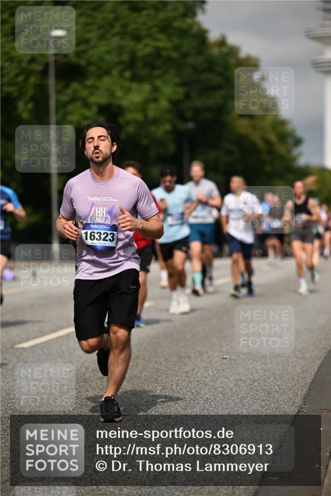 29.06.2025 - hella hamburg halbmarathon Dr. Thomas Lammeyer http://msf.ph/oto/8306913 29.06.2025 10:16:49 Kennedybrücke 1020, 1051, 2531, 2942, 3360, 4187, 4532, 6489, 7014, 7873, 8398, 8405, 9705, 10409, 11025 meine-sportfotos.de