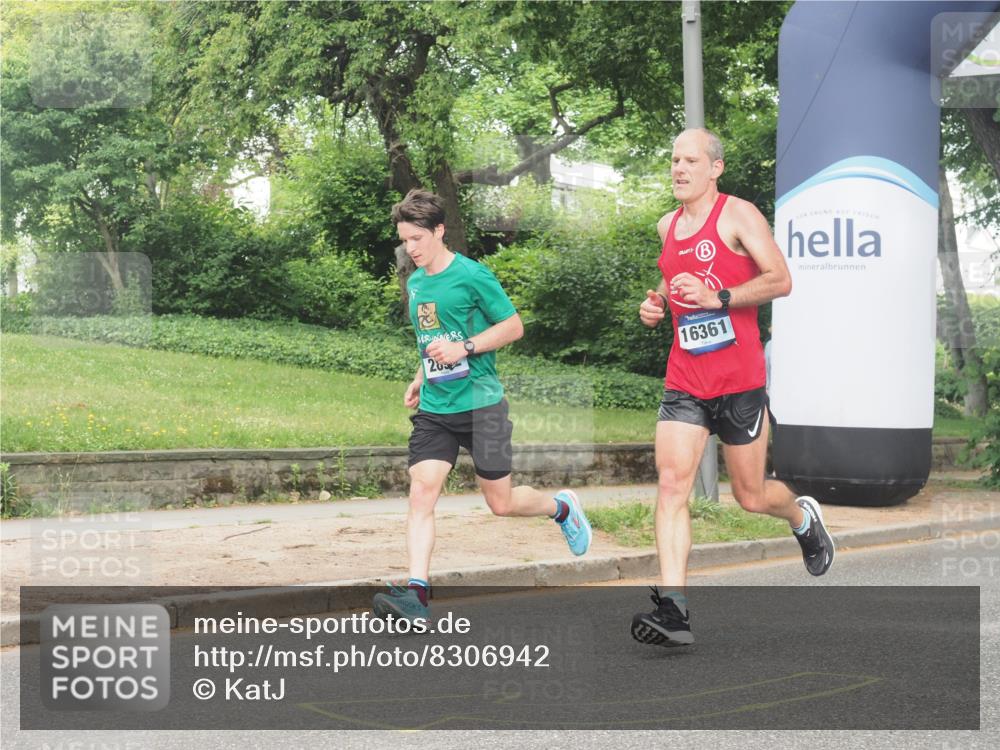 29.06.2025 - hella hamburg halbmarathon KatJ http://msf.ph/oto/8306942 29.06.2025 10:14:40 Zwischen KM18-KM19 2892, 7142, 7855 meine-sportfotos.de