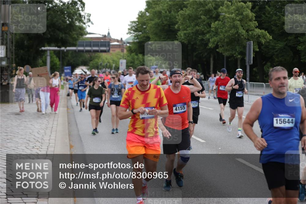 29.06.2025 - hella hamburg halbmarathon Jannik Wohlers http://msf.ph/oto/8306965 29.06.2025 10:38:06 Lombardsbrücke 1721, 1791, 2113, 2151, 2576, 2660, 3010, 3094, 3095, 3216, 3286, 3323, 3338, 3635, 3636, 3726, 3777, 3841, 4028, 4139, 4155, 4159, 4316, 4883, 5085, 5089, 5155, 5617, 5684, 5735, 6695, 6696, 6875, 7117, 7148, 7371, 7561, 7692, 7868, 8635, 8718, 9004, 9424, 9699, 11635, 11697, 11728, 12075, 12116, 12577, 12675, 12677, 13000, 13200, 13823, 13833, 14096, 14406, 15101, 15644, 16174, 16214, 16465, 16708, 16942, 17091, 17250, 17478, 18471, 18709 meine-sportfotos.de
