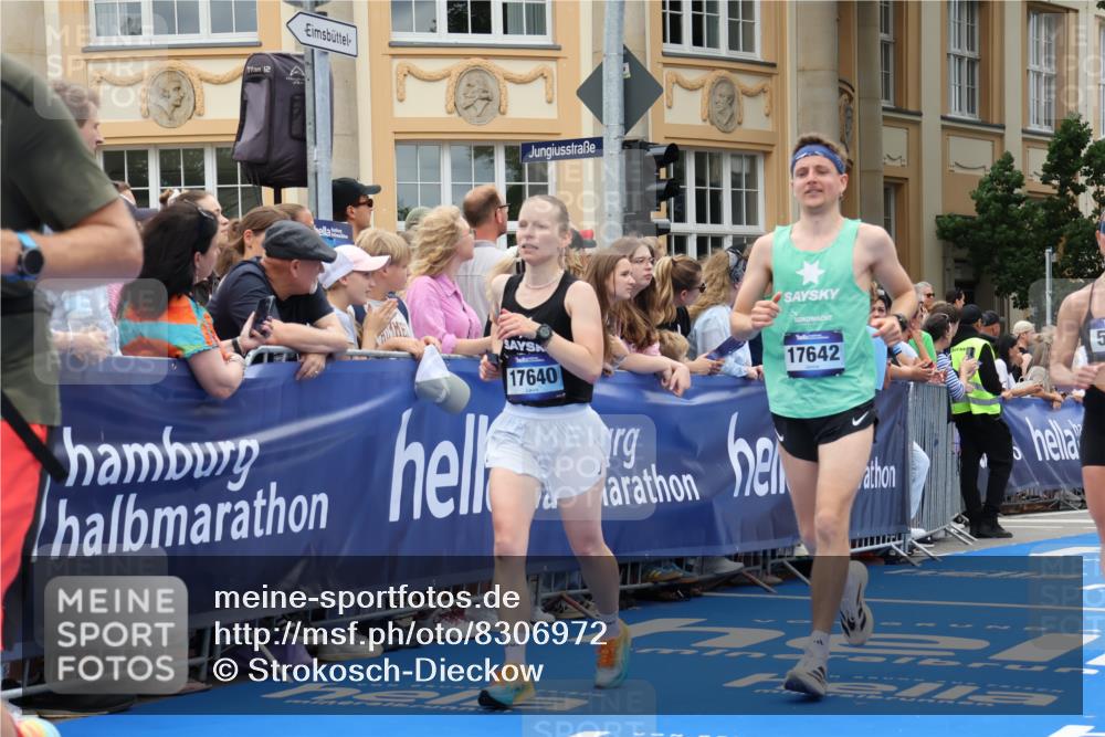 29.06.2025 - hella hamburg halbmarathon Strokosch-Dieckow http://msf.ph/oto/8306972 29.06.2025 10:56:07 Ziel 1180, 1193, 3042, 3058, 4594, 4813, 5465, 5492, 5570, 7594, 8330, 8639, 9907, 10789, 12545, 14363, 15484, 16113, 16634, 17468, 17640, 17642, 18212 meine-sportfotos.de